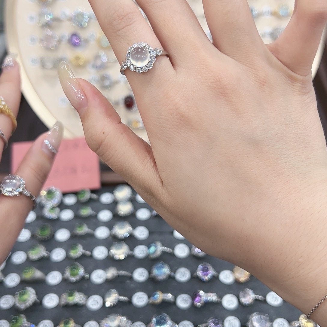 蛇纹石玉戒指银S925镶嵌小***?