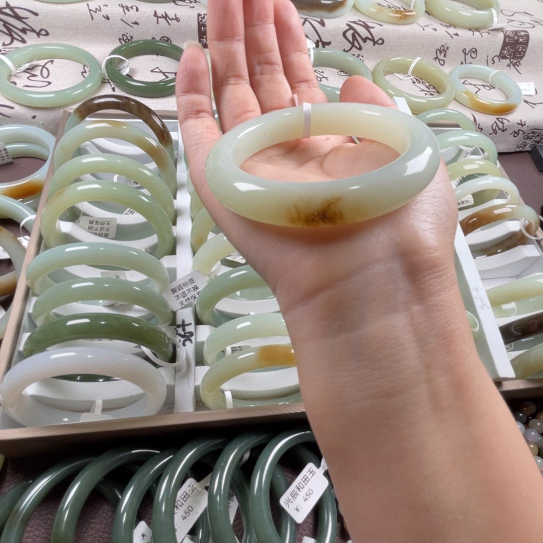 和田玉手镯未镶嵌