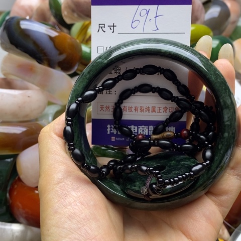 蛇纹石玉手镯未镶嵌