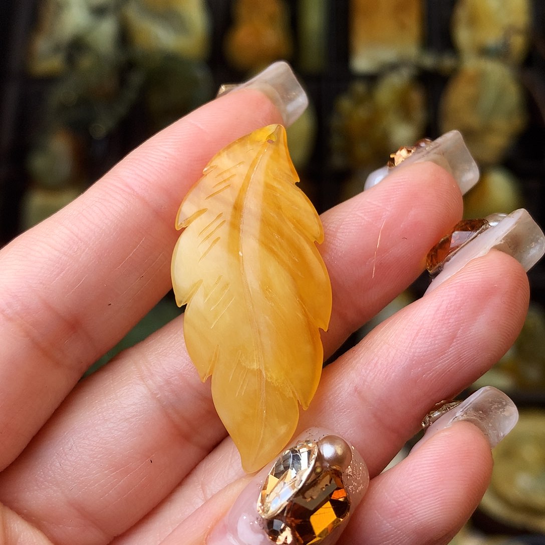 蛇纹石玉颈饰未镶嵌玉****