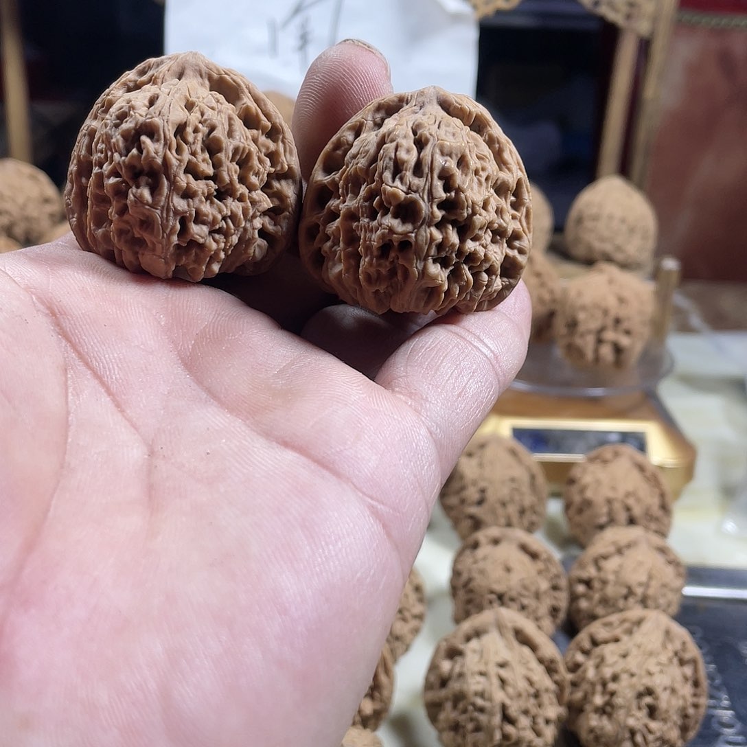 桃核吊坠大**?文玩核桃南将石