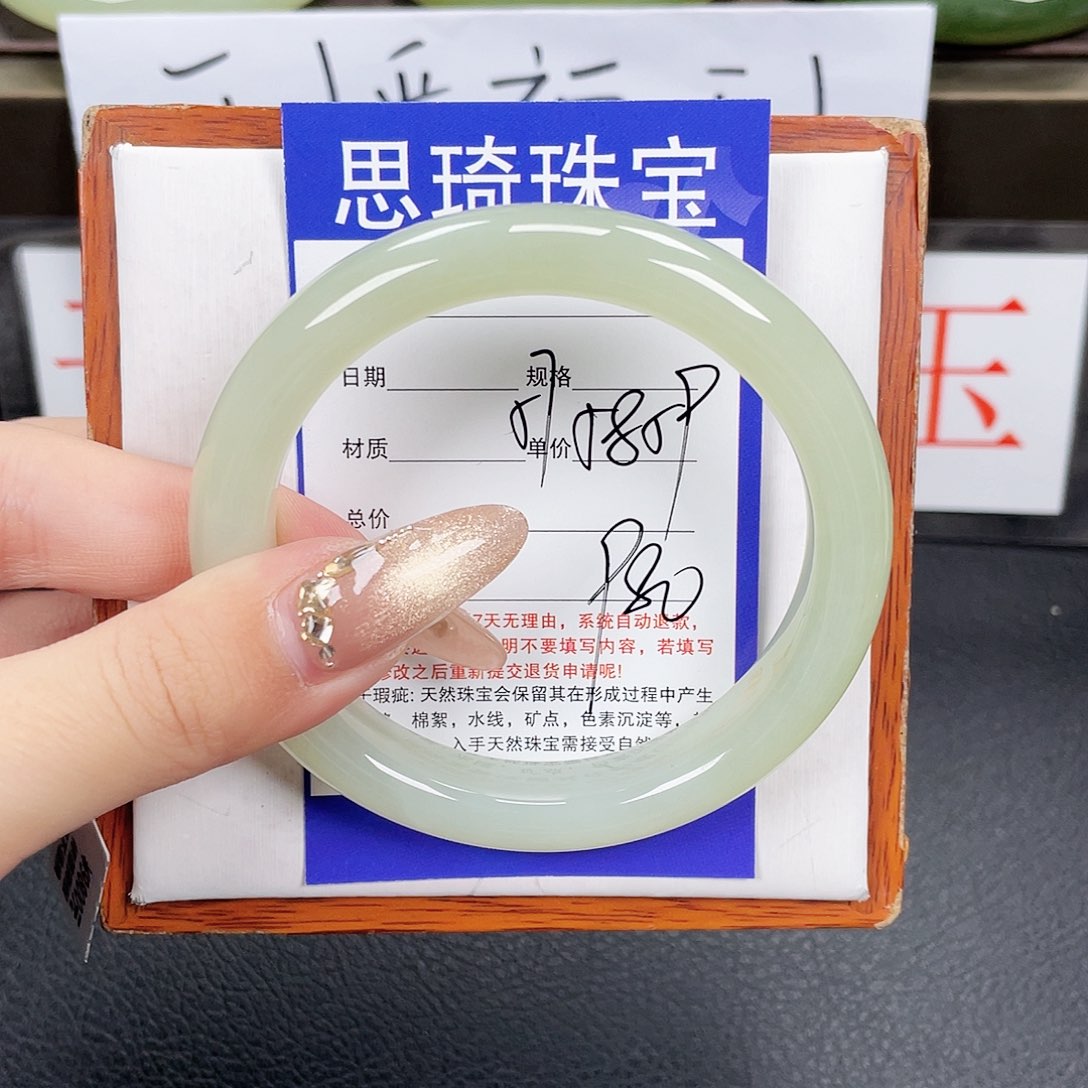 和田玉手镯未镶嵌