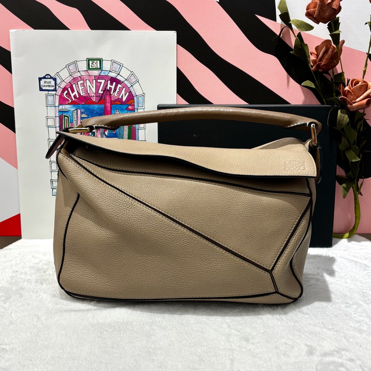 99新 LOEWE/罗意威 沙色puzzle 中号 经典百搭斜挎包