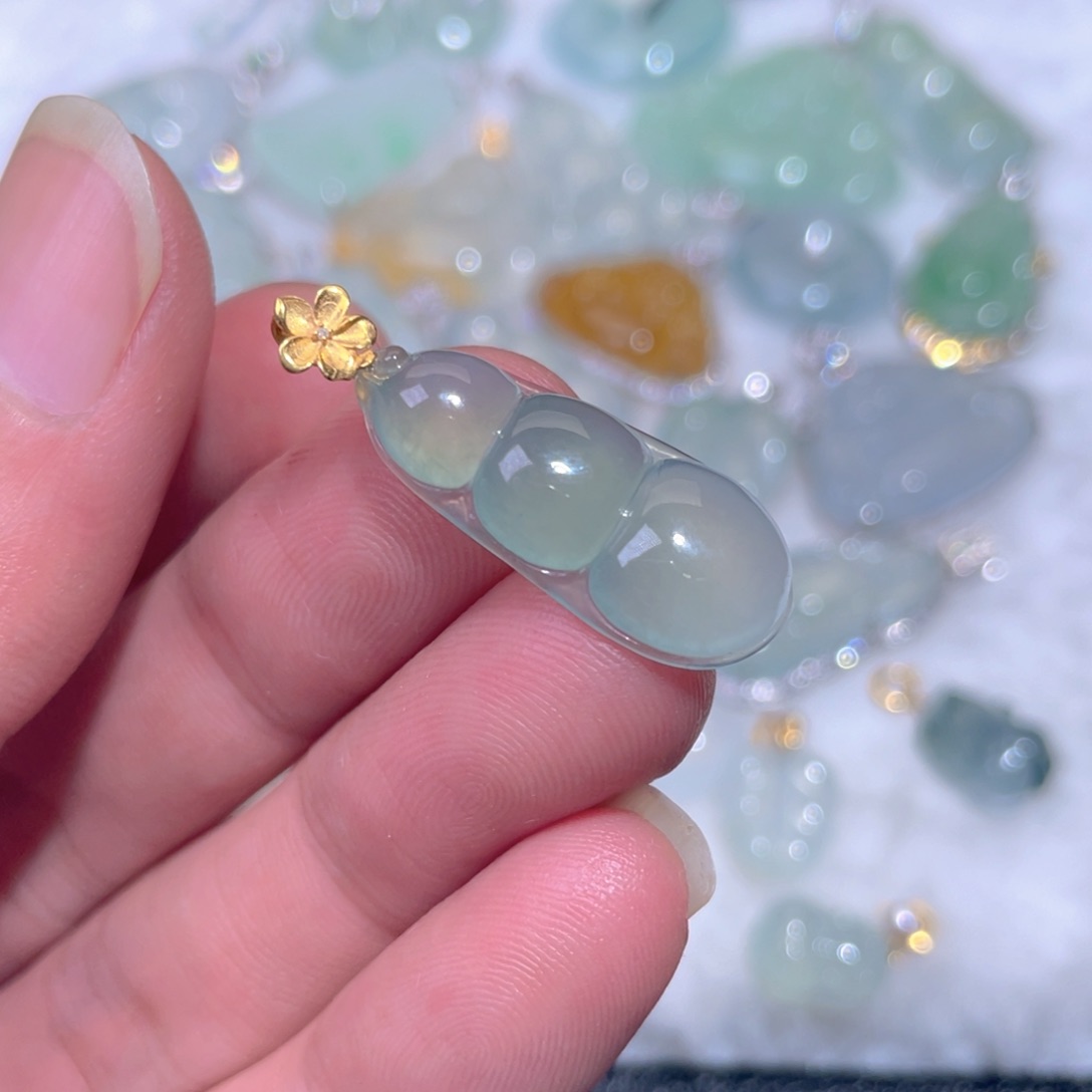 颈饰18K金镶嵌翡翠翡翠