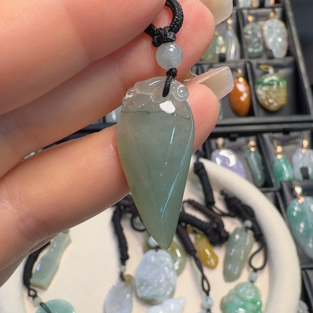 翡翠未镶嵌颈饰福瓜