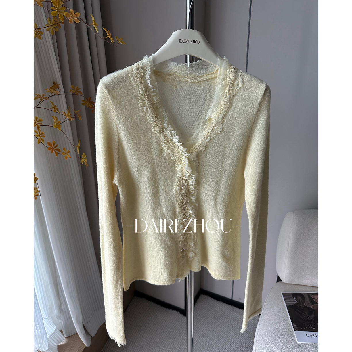 DAIRI  ZHOU▪️回忆的情节   65羊毛拼接桑蚕丝V领设计感毛衣精致