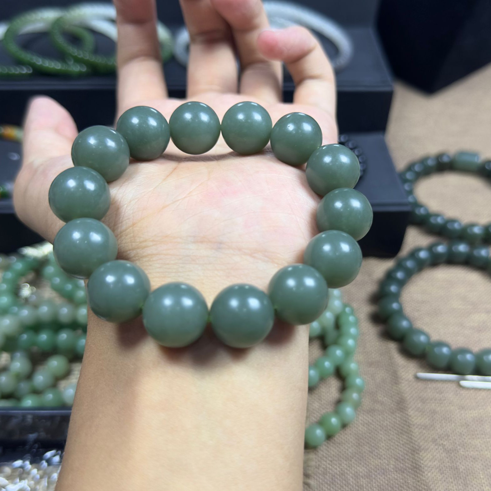 和田玉青玉卡14圆珠手串多样性发货其一