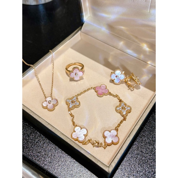 铜合金贝壳手链 B0537 25年圣诞限定鼎新粉色