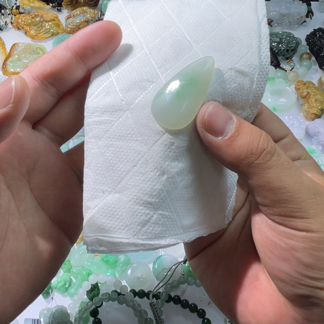 翡翠颈饰未镶嵌天然