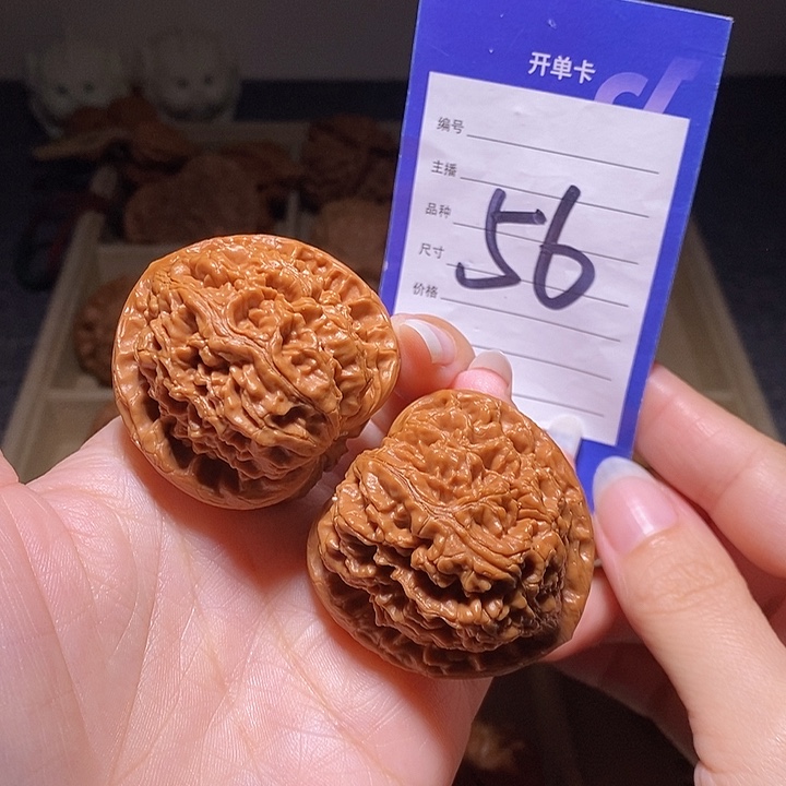 文玩核桃把件水龙纹精品