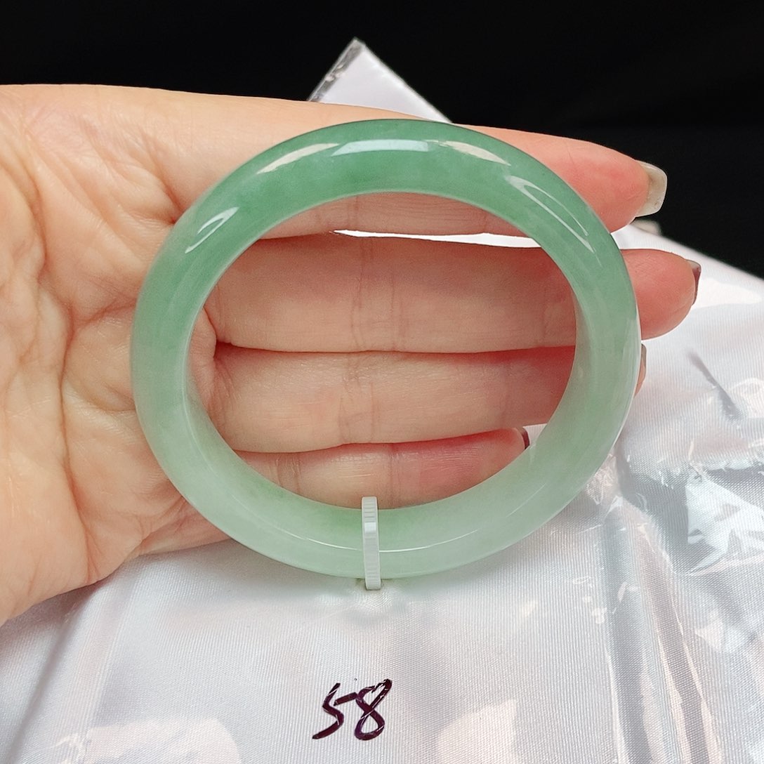 翡翠手镯未镶嵌正