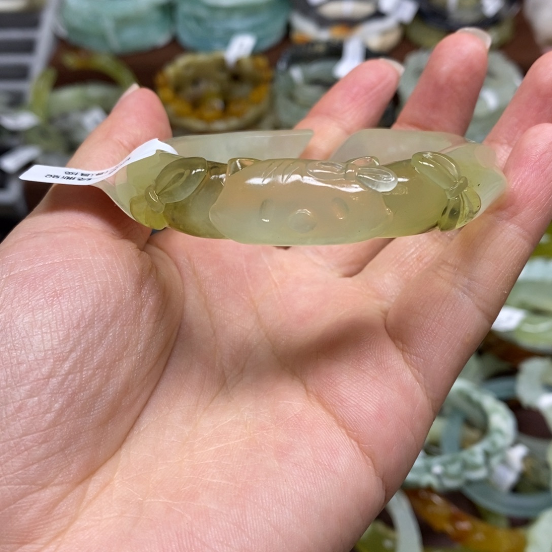 蛇纹石玉未镶嵌手镯