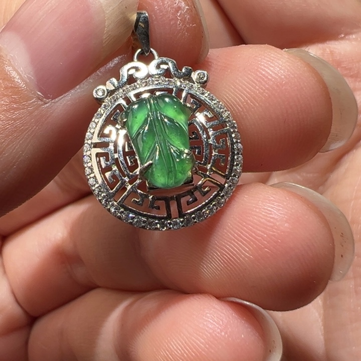 翡翠颈饰未镶嵌吊坠