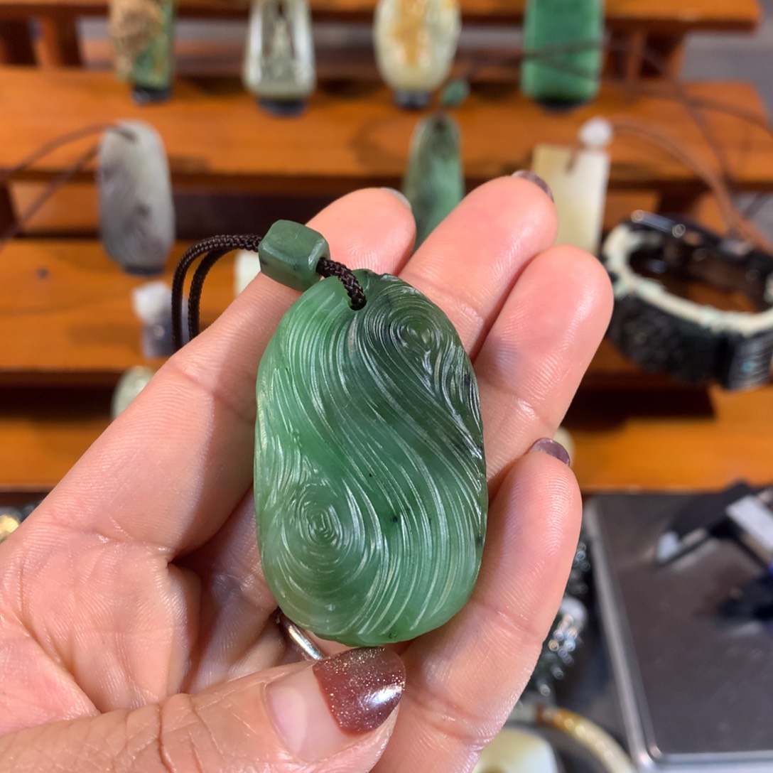 和田玉（糖玉）颈饰未镶嵌墨*云