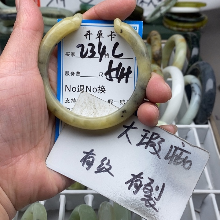 慧***来蛇纹石玉未镶嵌手镯