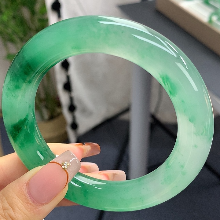 未镶嵌手镯石英质玉
