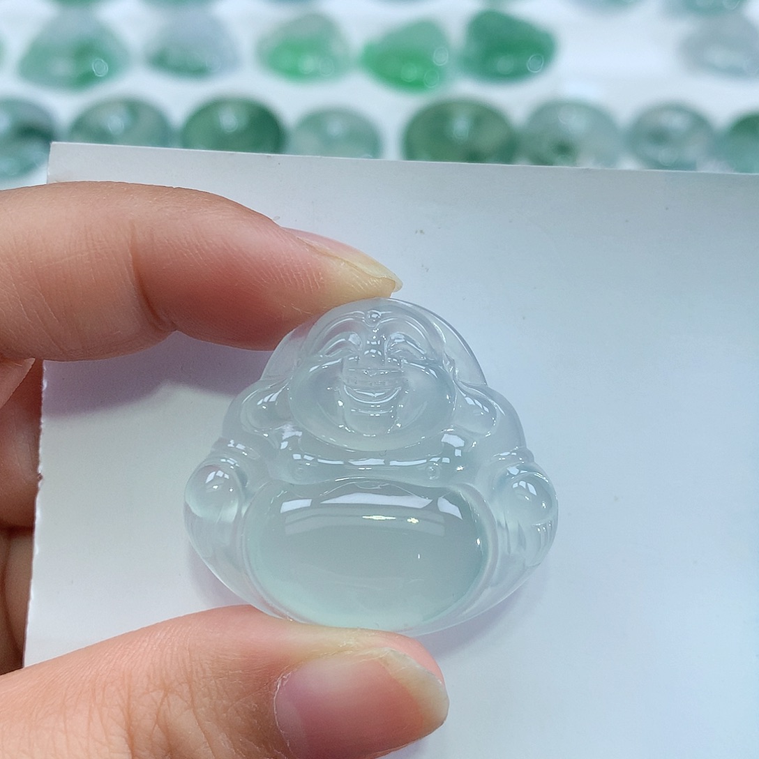 翡翠未镶嵌颈饰佛