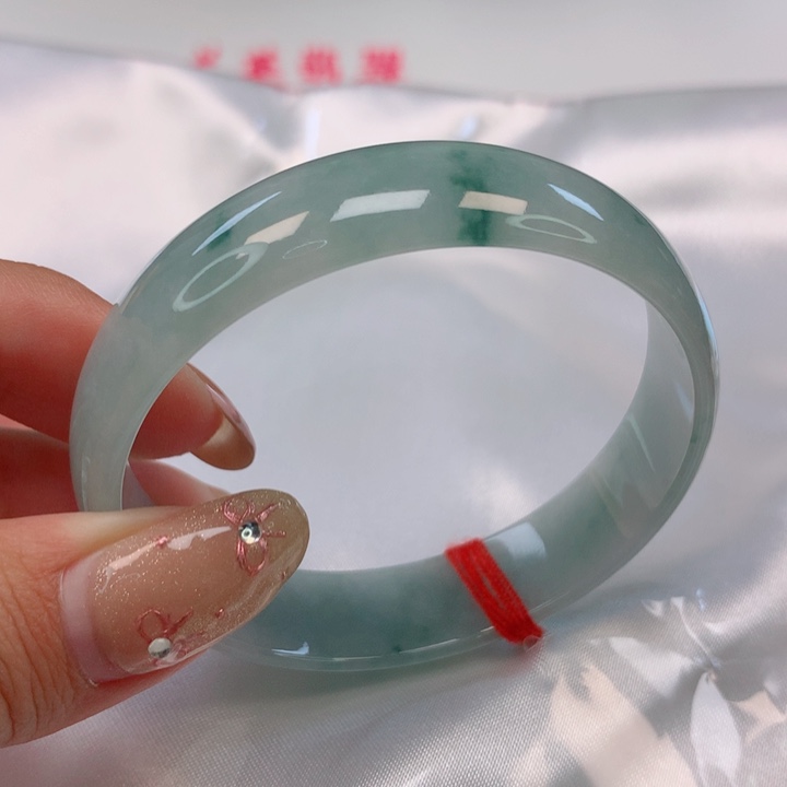 翡翠手镯未镶嵌51圈