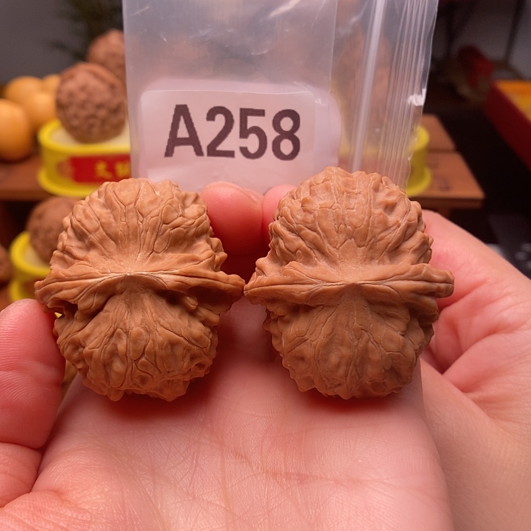 文玩核桃吊坠黄松峪40