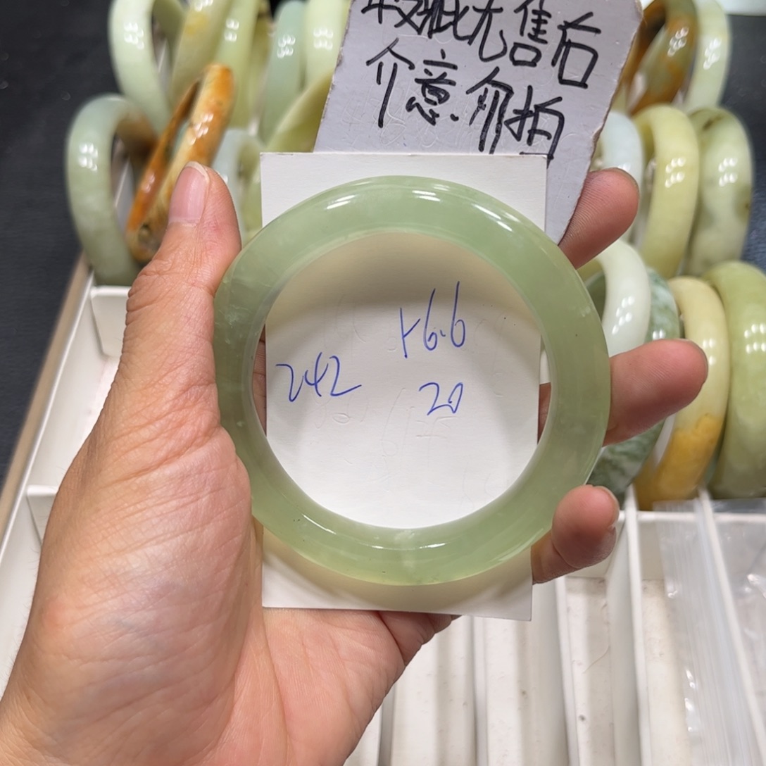 未镶嵌蛇纹石玉手镯