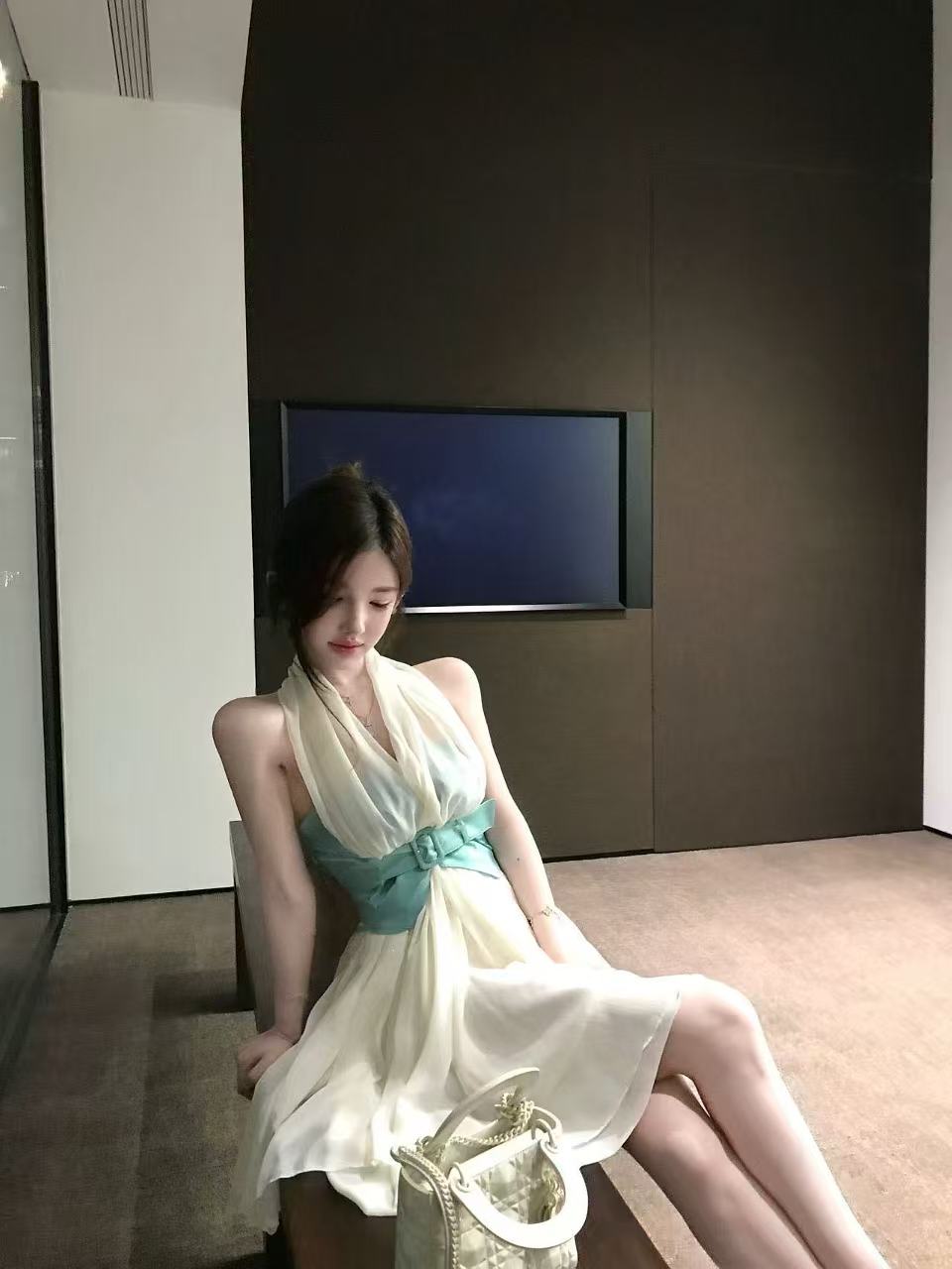 梦梦 MENGMENG｛白脂玉兰 新款纯欲大摆双色腰带挂脖连衣裙}