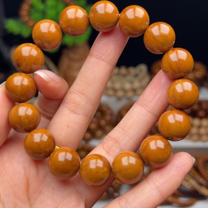 T***t紫金鼠手串卡13.9半实心黄皮光珠