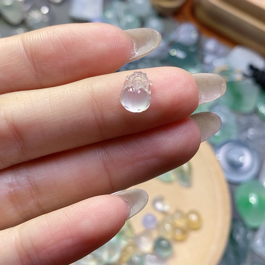 翡翠颈饰未镶嵌笑**生翡翠