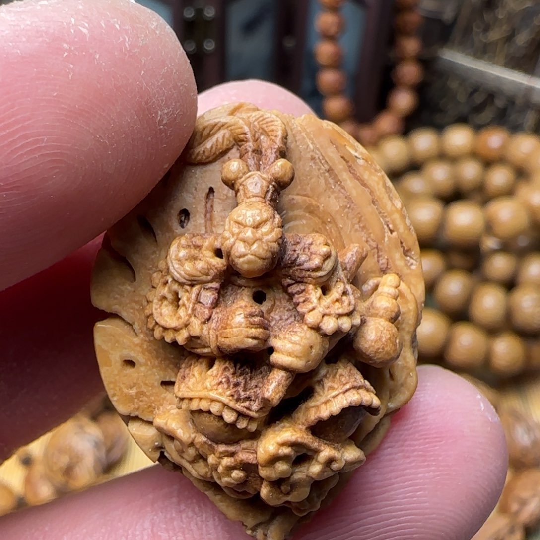 手工雕刻大桃核大圣单籽一物一图