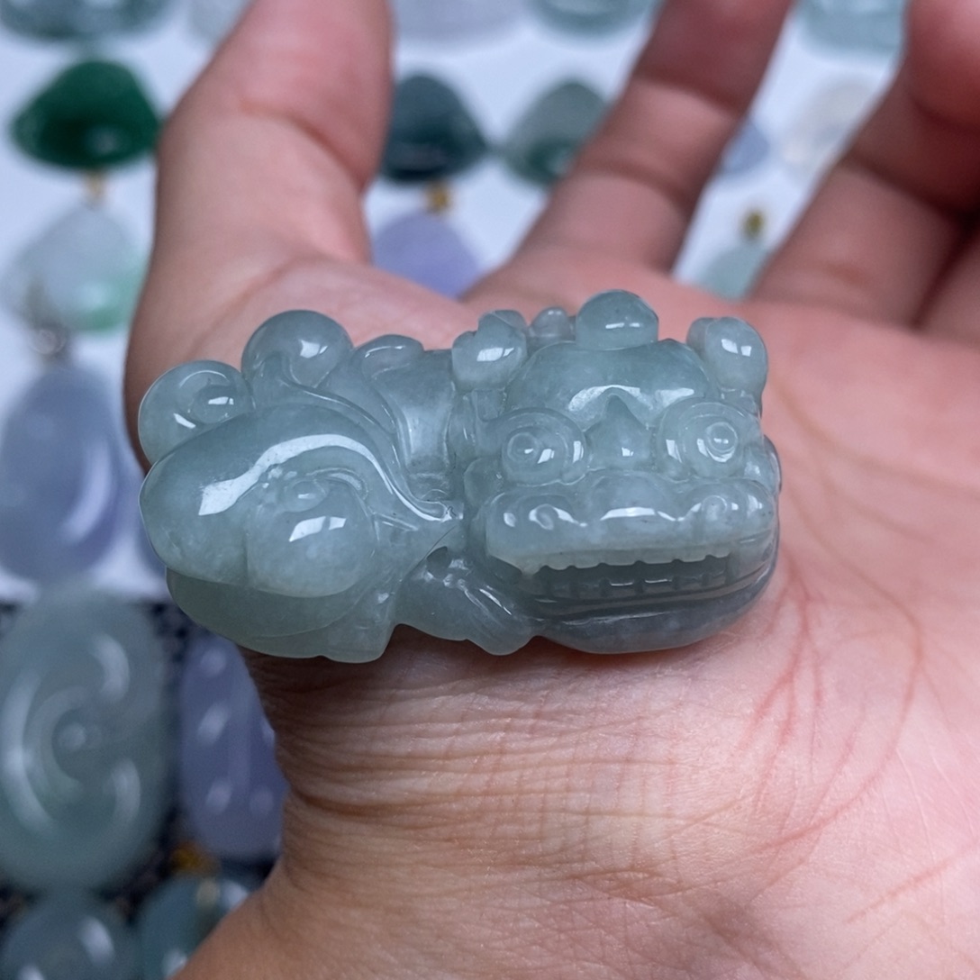 翡翠未镶嵌颈饰貔貅