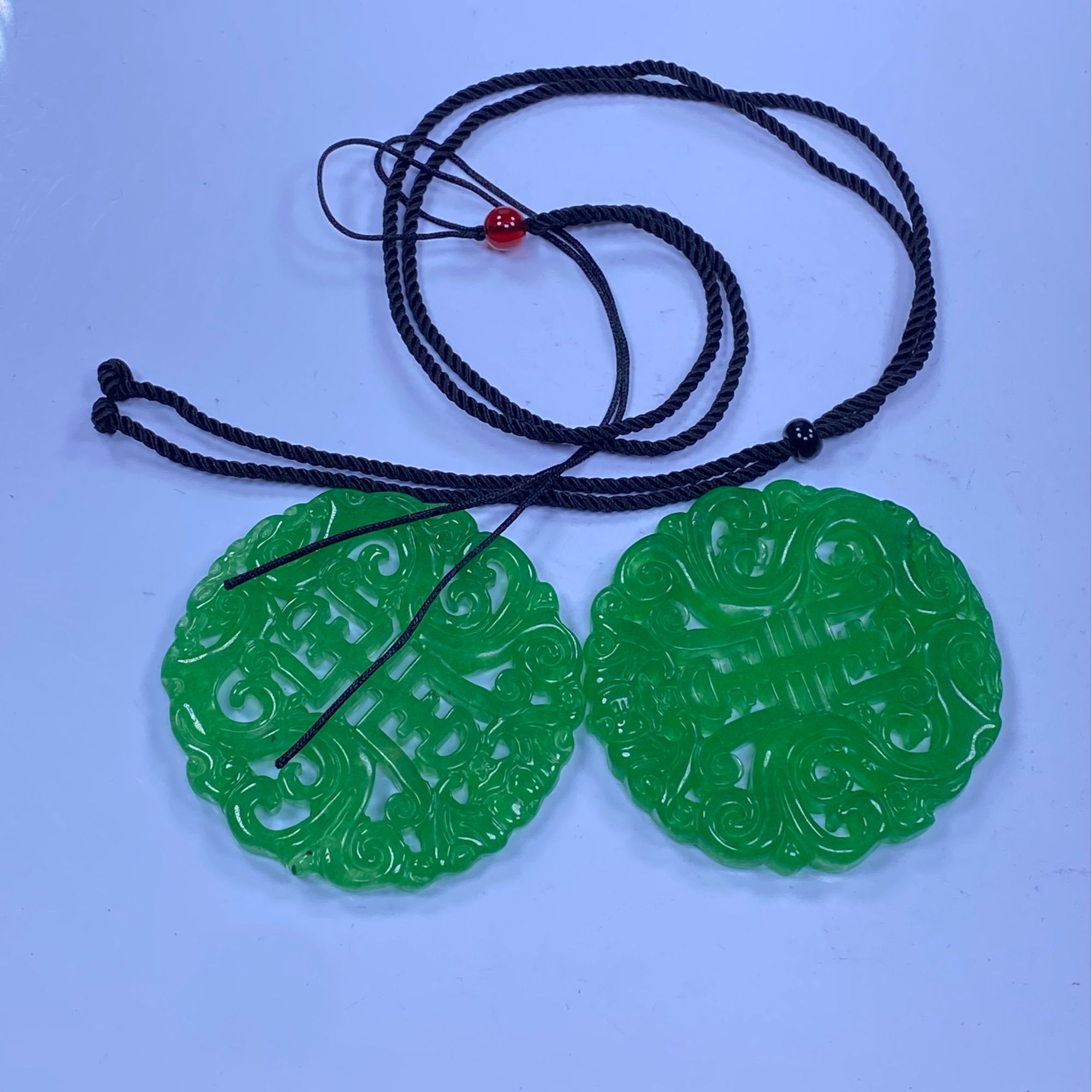 大雕刻绿色牌(配绳子）随机发一个L11