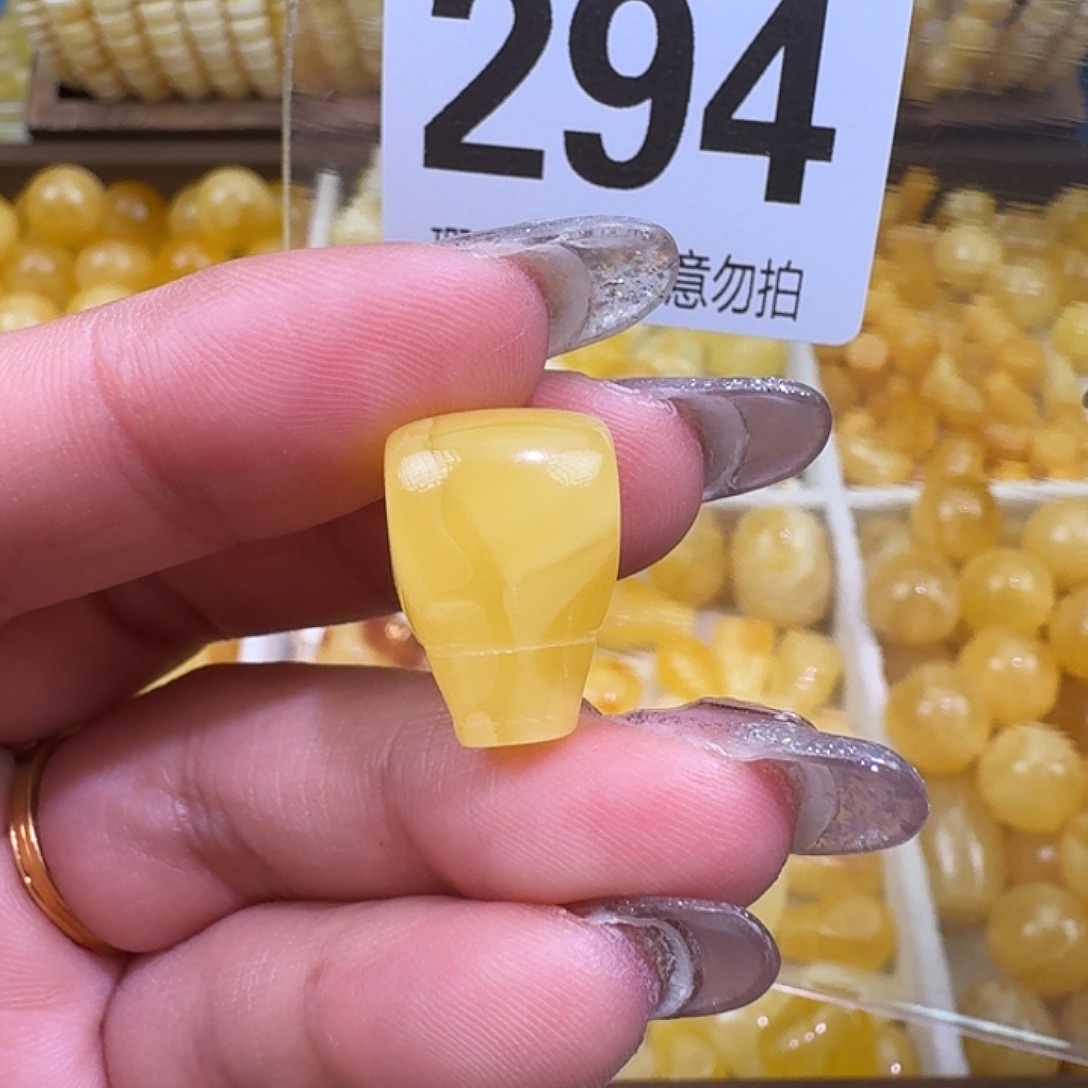 琥珀未镶嵌裸石12.4×17.9×12.9