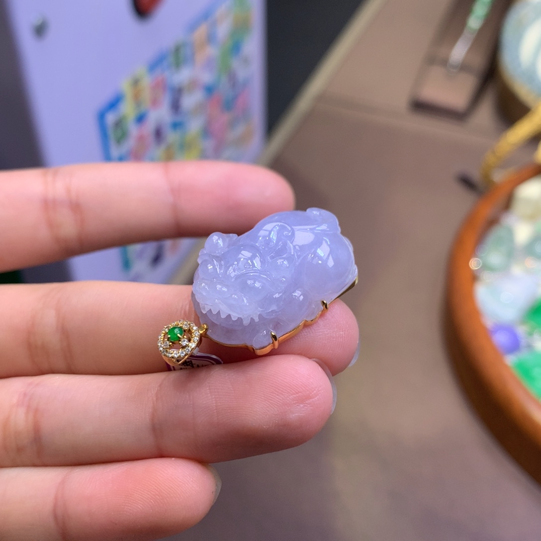 翡翠18K金镶嵌颈饰翡翠
