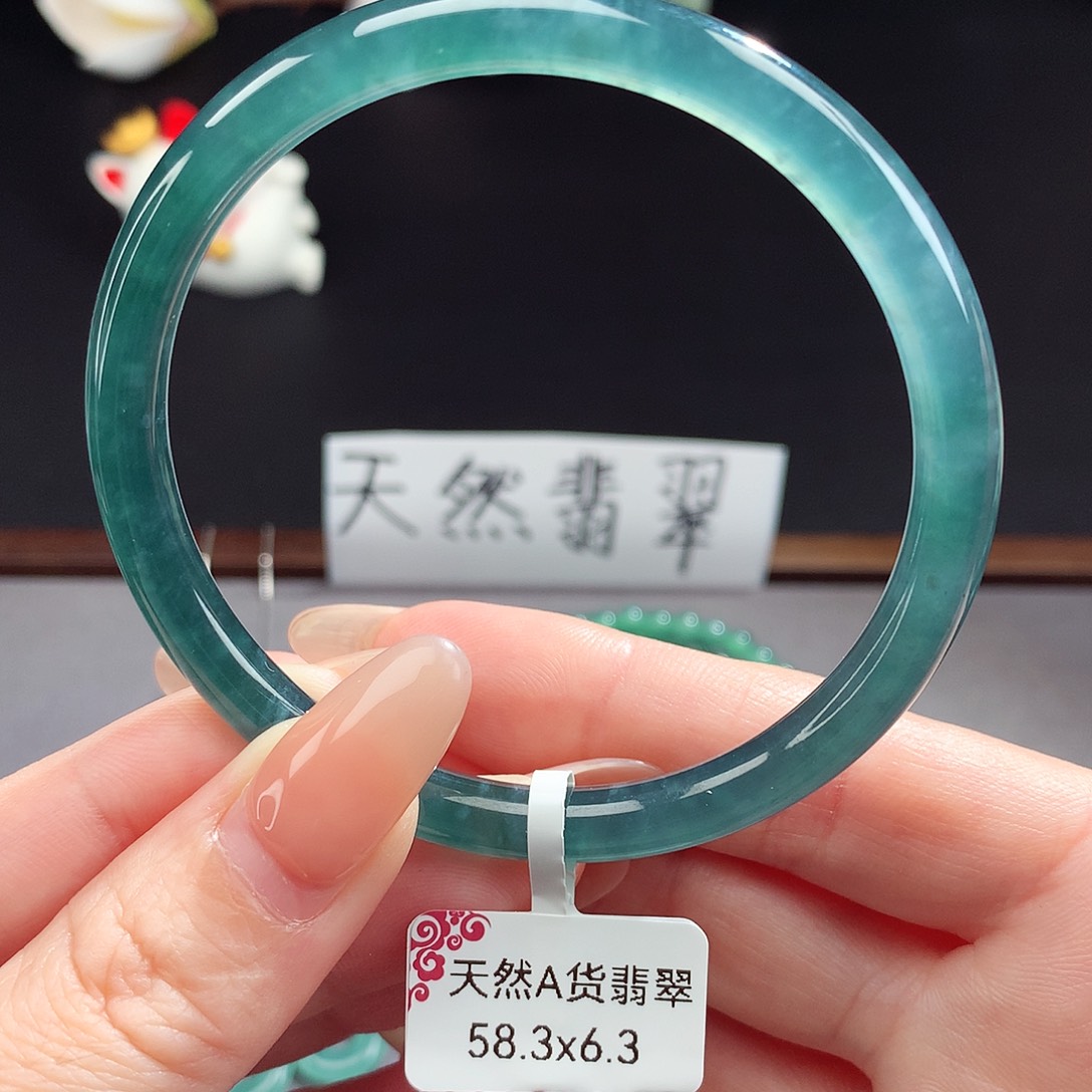 翡翠手镯（圆镯）未镶嵌