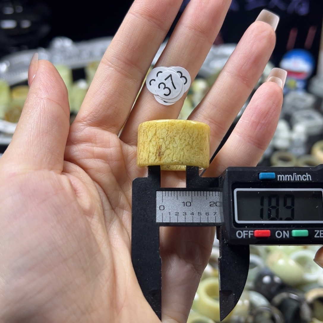 蛇纹石玉未镶嵌戒指