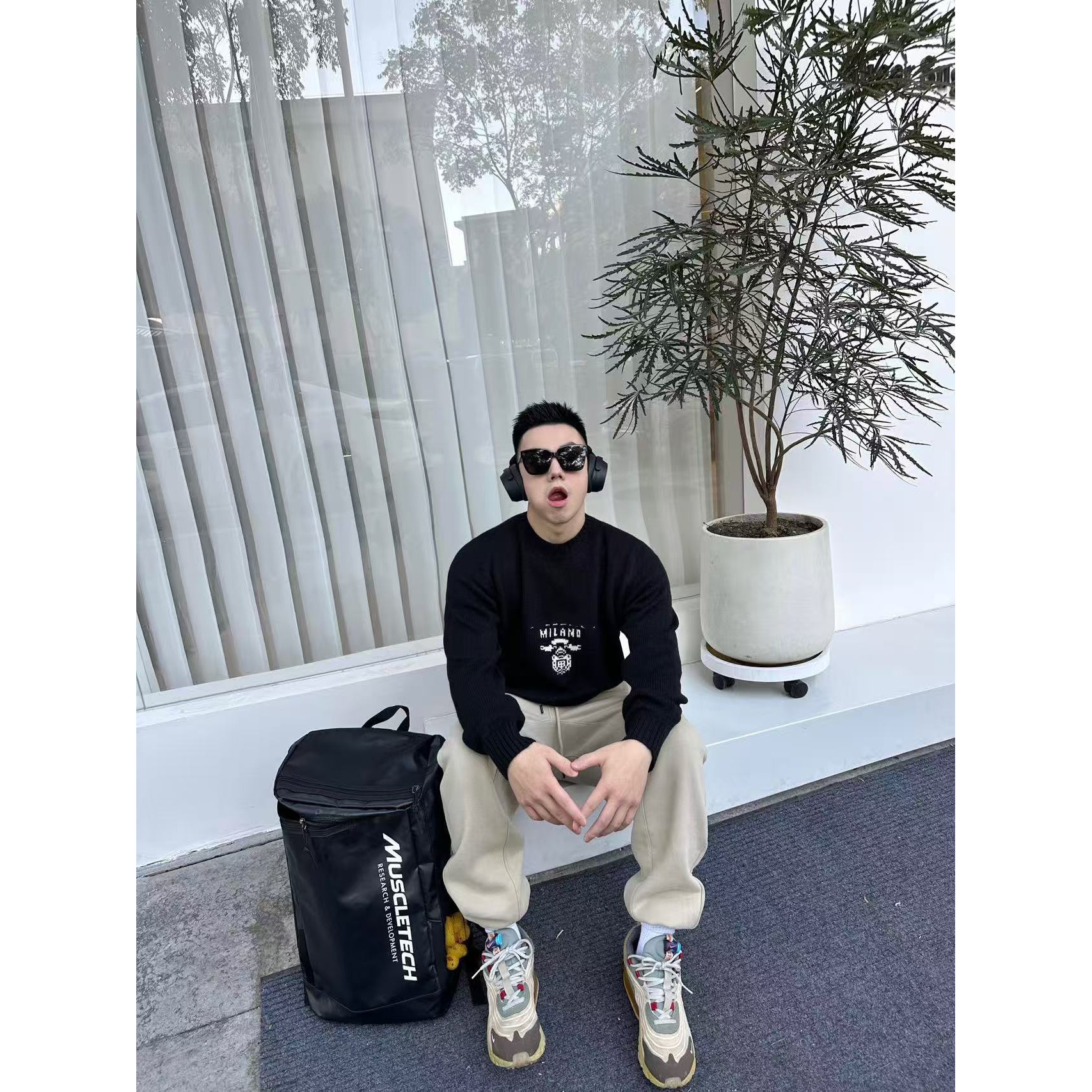 秋冬圆领字母长袖毛衣