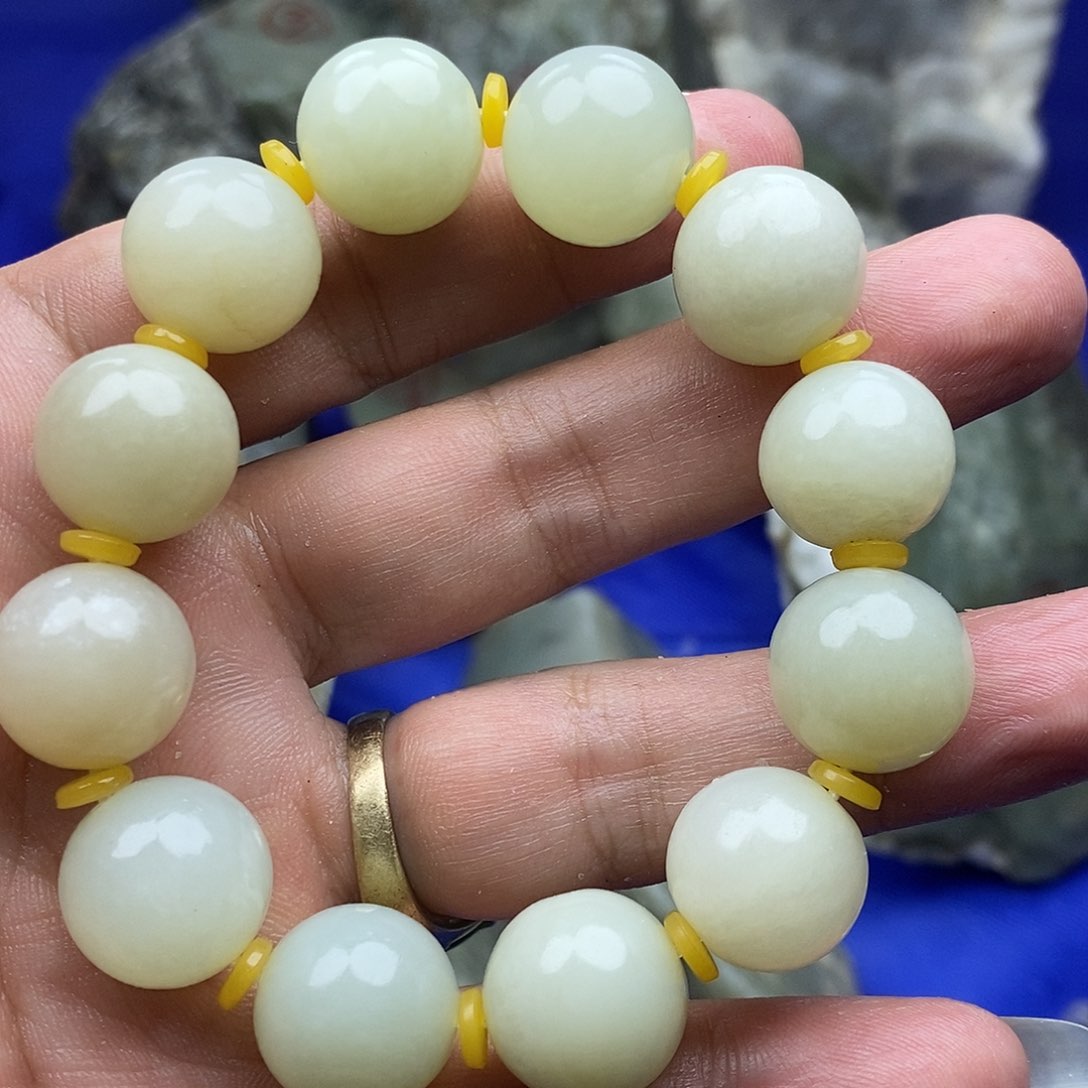 和田玉（糖玉）未镶嵌珠宝奇石