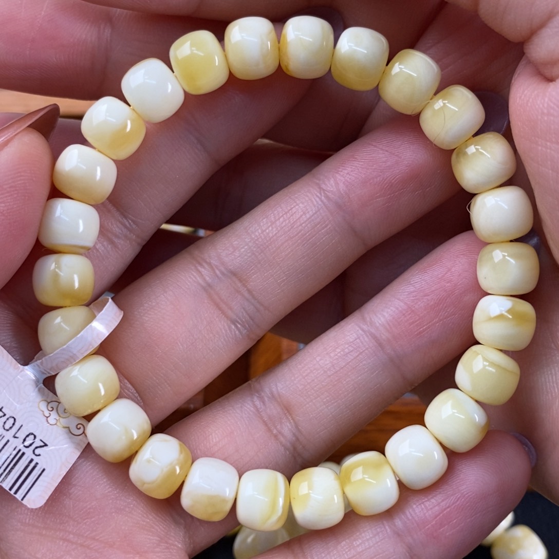 蜜蜡裸石未镶嵌蜜蜡