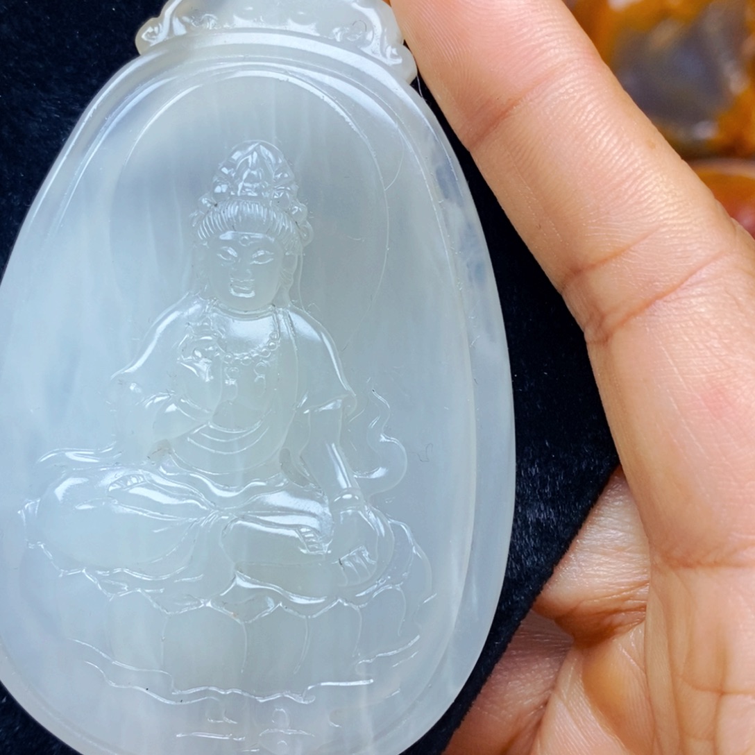 未镶嵌石英质玉（黄龙玉）颈饰