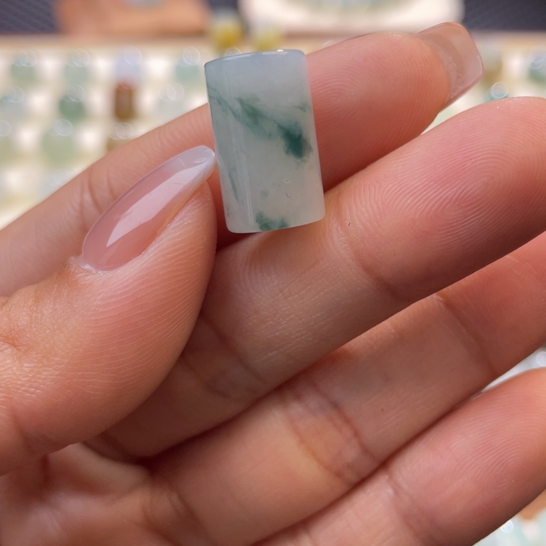 翡翠散珠飘花大桶珠16.5-10,1mm