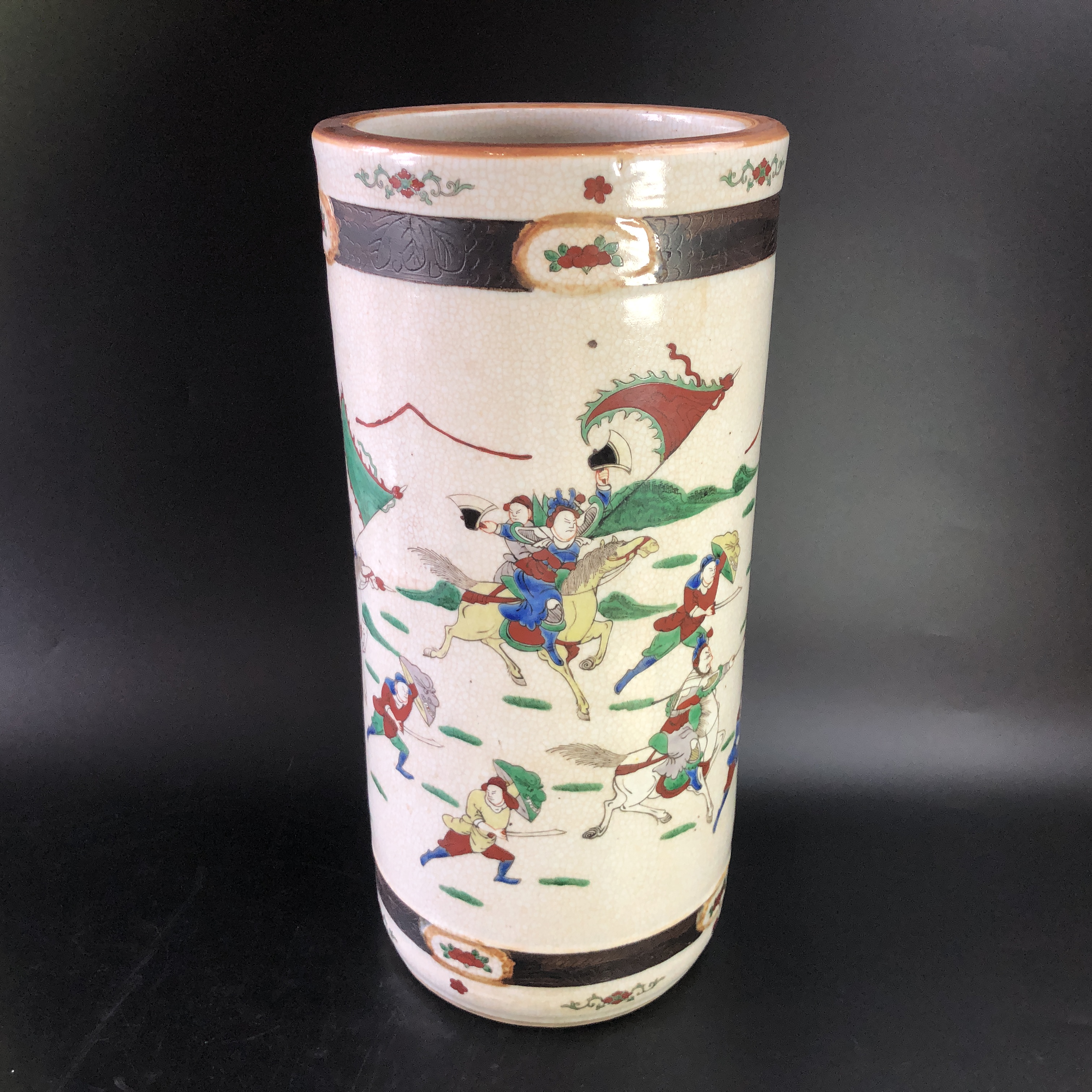 25090608清光绪哥釉五彩刀马人物筒瓶 高：46.2cm 