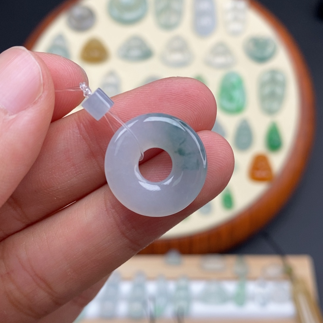 翡翠颈饰未镶嵌亏本炸