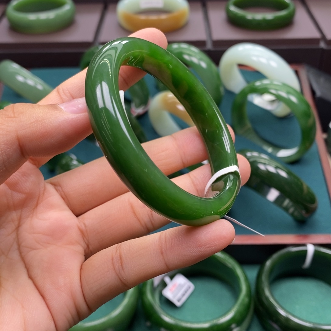 和田玉未镶嵌手镯