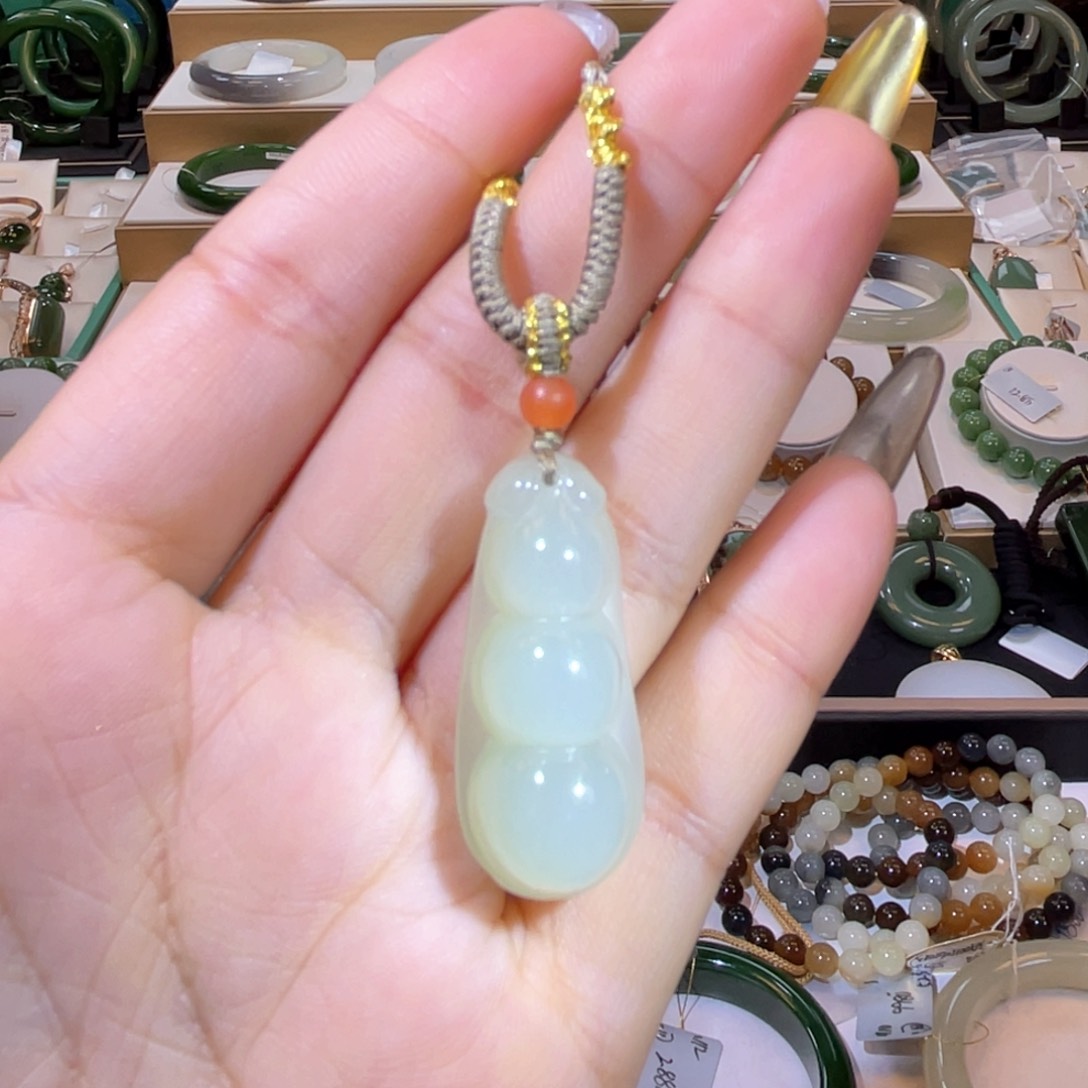 和田玉高品冰晴福豆未镶嵌