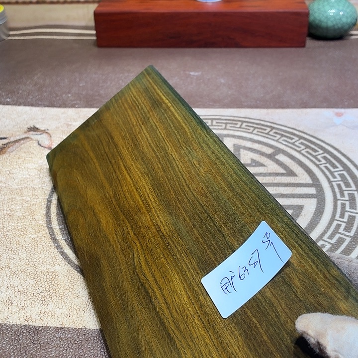 用***6维腊木（绿檀）底座