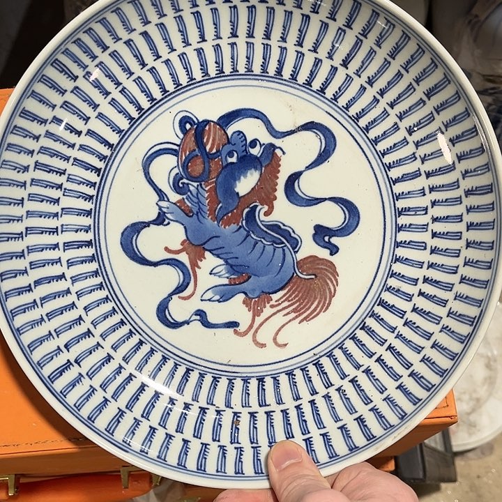 瓷片//////直径27厘米。