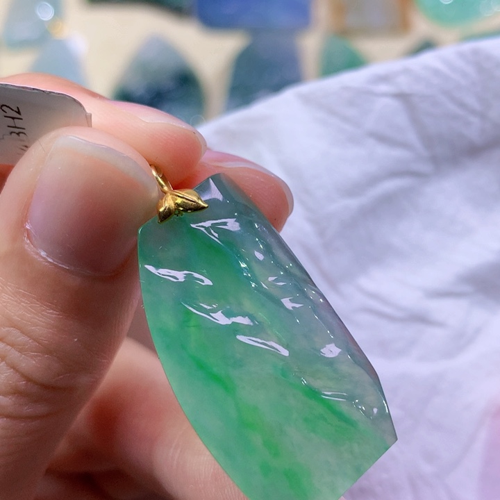 翡翠未镶嵌吊坠(不含链) 2582