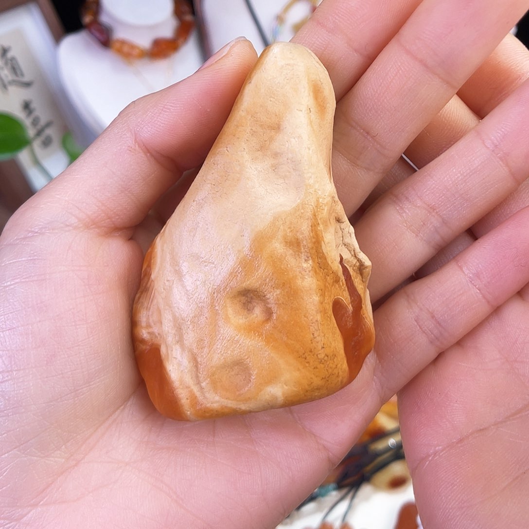 琥珀珠宝奇石未镶嵌，