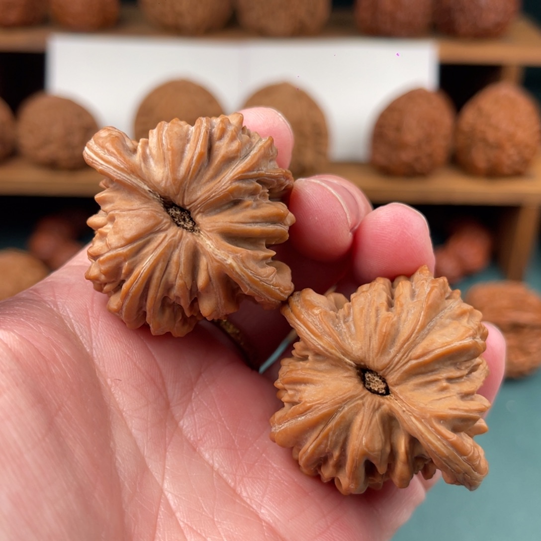 等***色把件文玩核桃41/41.5尺平谷一代四座楼