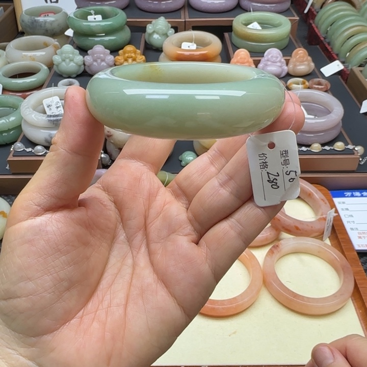 石英岩玉未镶嵌手镯56