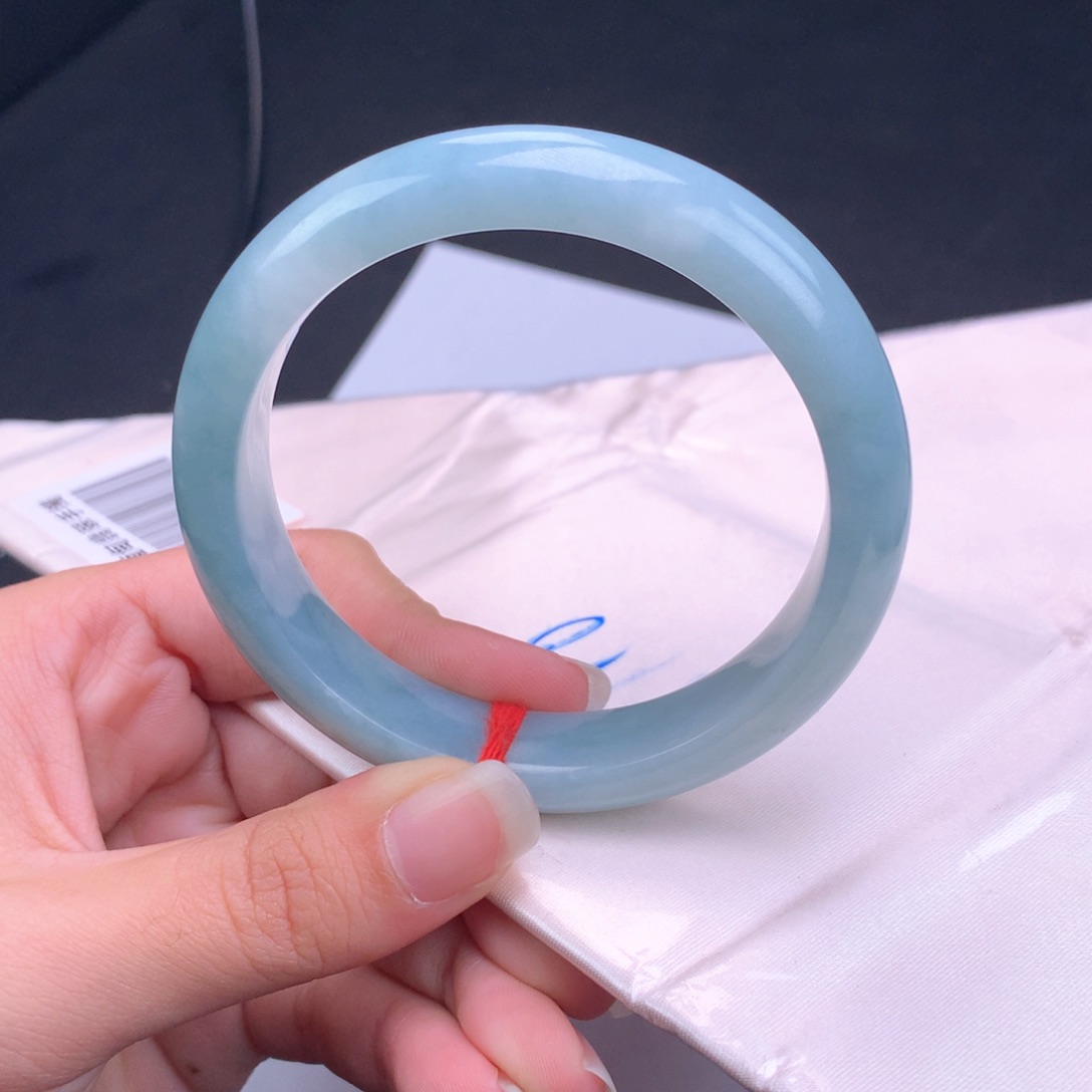 翡翠手镯未镶嵌翡翠手镯